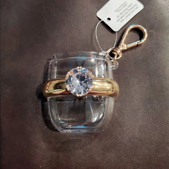 💍 Engagement Ring 💍 Sanitizer Holder Brand New Bath and Body Works ‼️VERY RARE - Picture 3 of 5